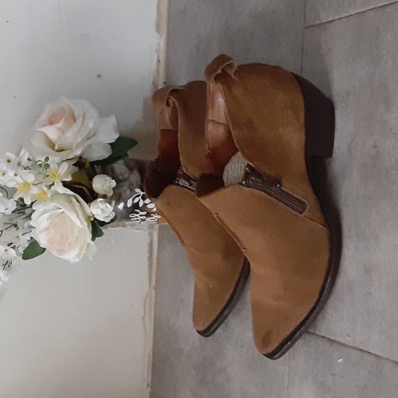 Shoes - FRYE  Boots  size  8.5